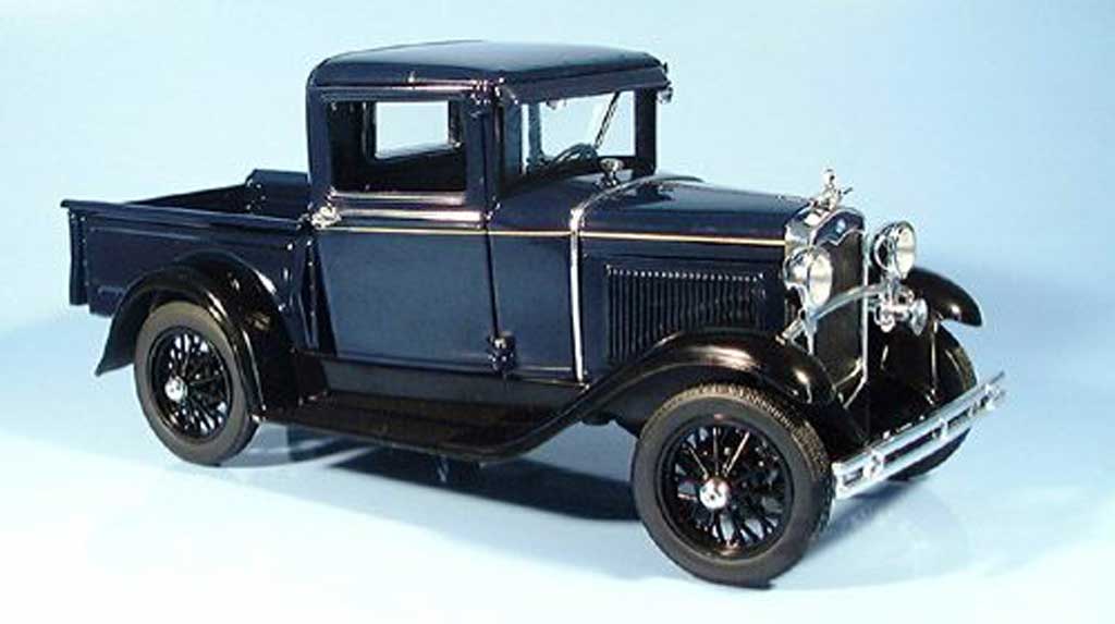 Ford Model A 1/18 Signature pick up bleu fonce 1931 modellino in miniatura