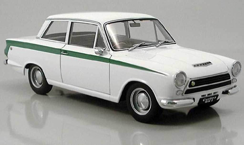 Lotus Cortina 1/18 Autoart mk i bianco modellino in miniatura