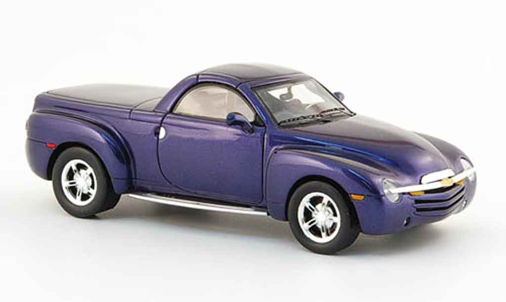 Chevrolet SSR 1/43 Spark bleu 2005 miniature