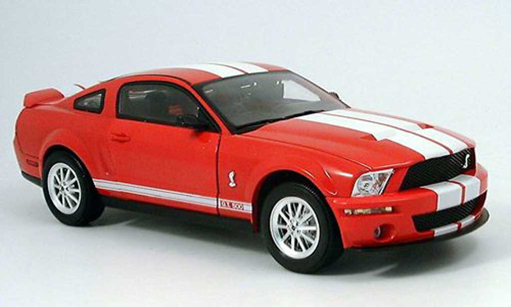 Shelby GT 500 1/18 Shelby Collectibles rouge blanche 2007 miniature