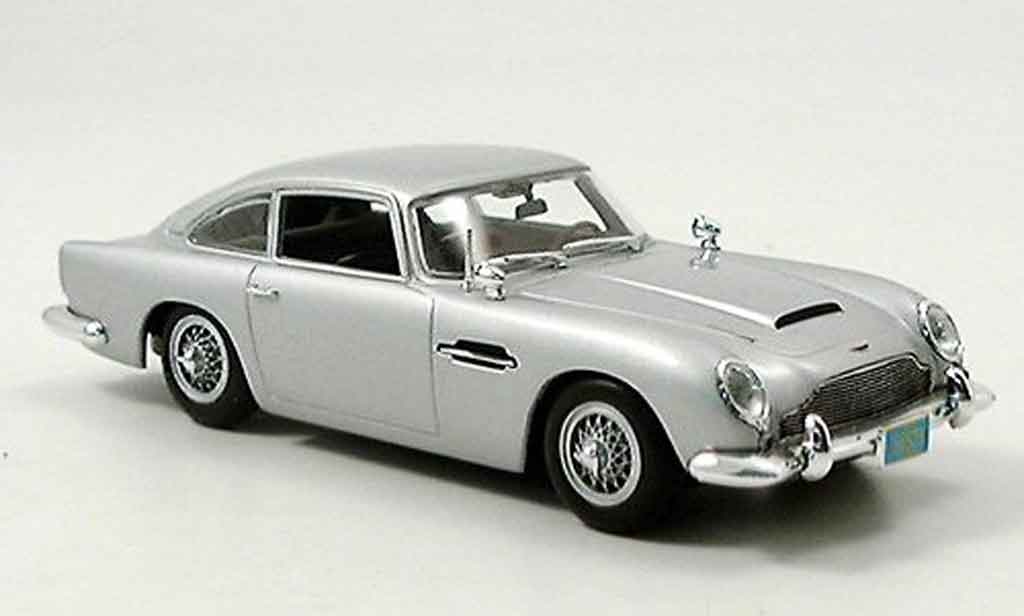 Aston Martin DB5 1/43 Minichamps james bond casino royal miniature
