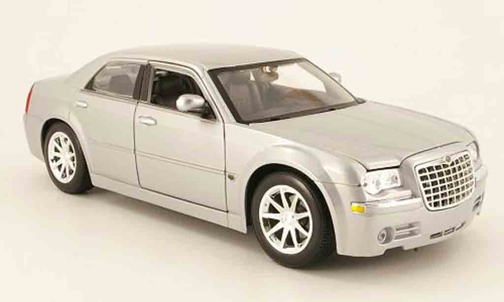 Chrysler 300C 1/18 Maisto grey clair metallized 2005 diecast model cars
