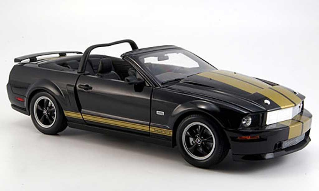 Shelby GT 1/18 Shelby Collectibles h convertible noire avec bandes or 2006 miniature