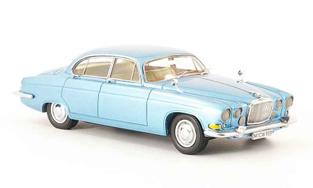 Jaguar MK 10 1/43 Neo bleu edition liavecee 300 1967 miniature