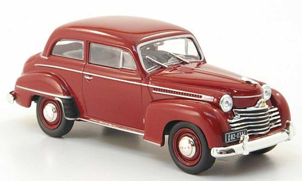 Opel Olympia 1/43 WhiteBox Limousine rouge 1951 miniature