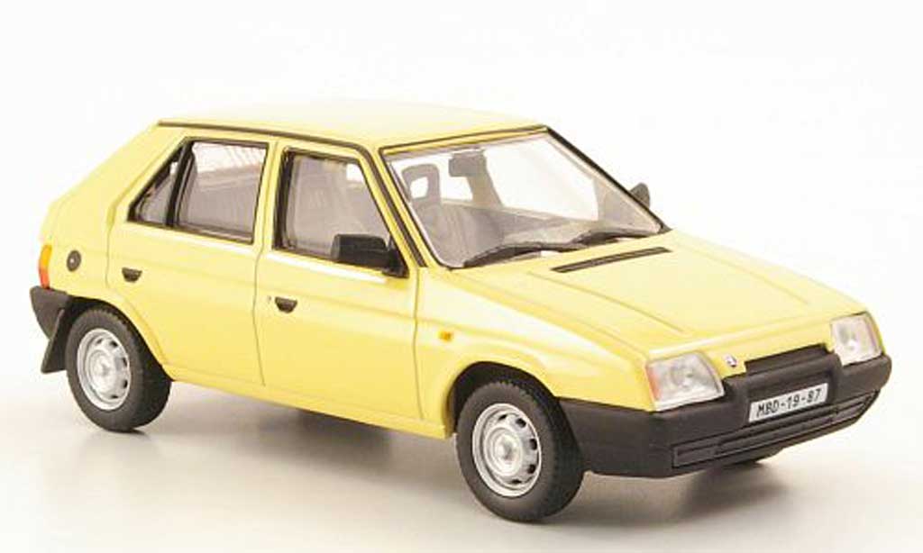 Skoda Favorit 1/43 Abrex 136L beige 1987 miniature