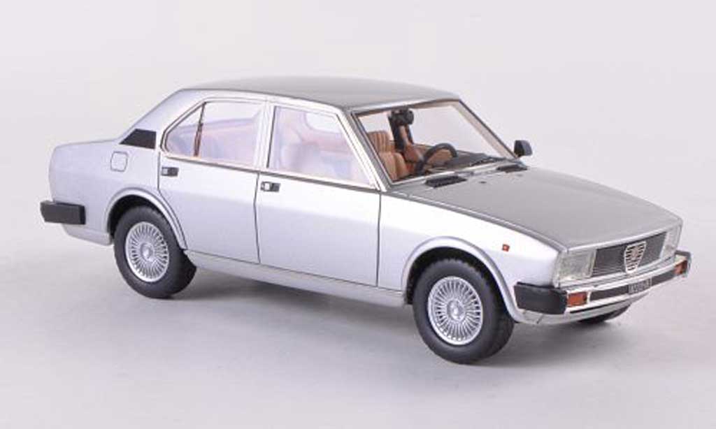 Alfa Romeo Alfetta 2000 1980 1/43 Neo grise miniature