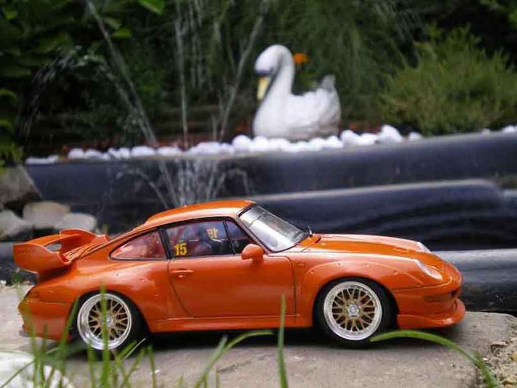 Porsche 993 GT2 1/18 Ut Models GT2 street version naranja coche miniatura