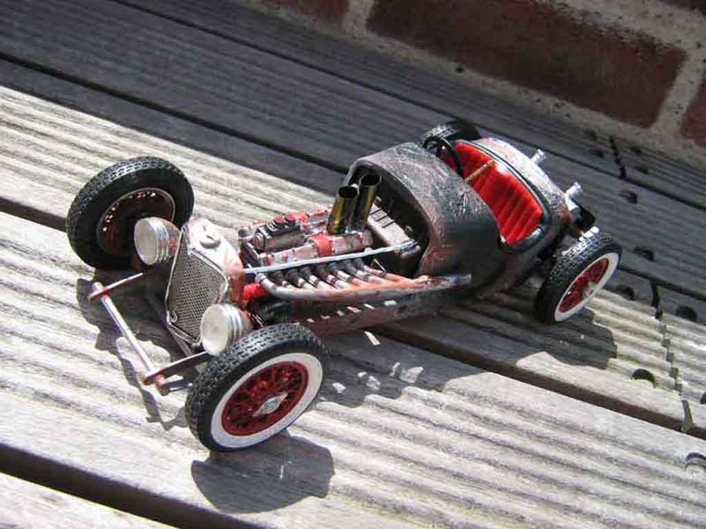 Alfa Romeo 2300 1/18 Burago spider (1932) de style rat rad miniature