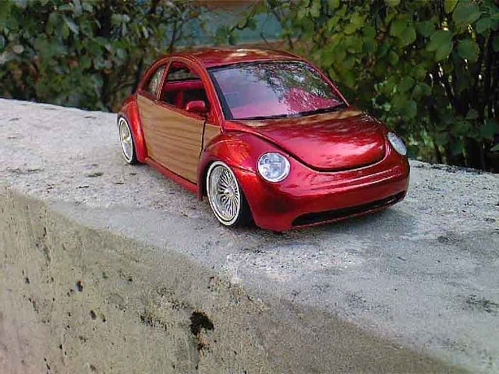 Volkswagen New Beetle 1/18 Burago low rider miniature