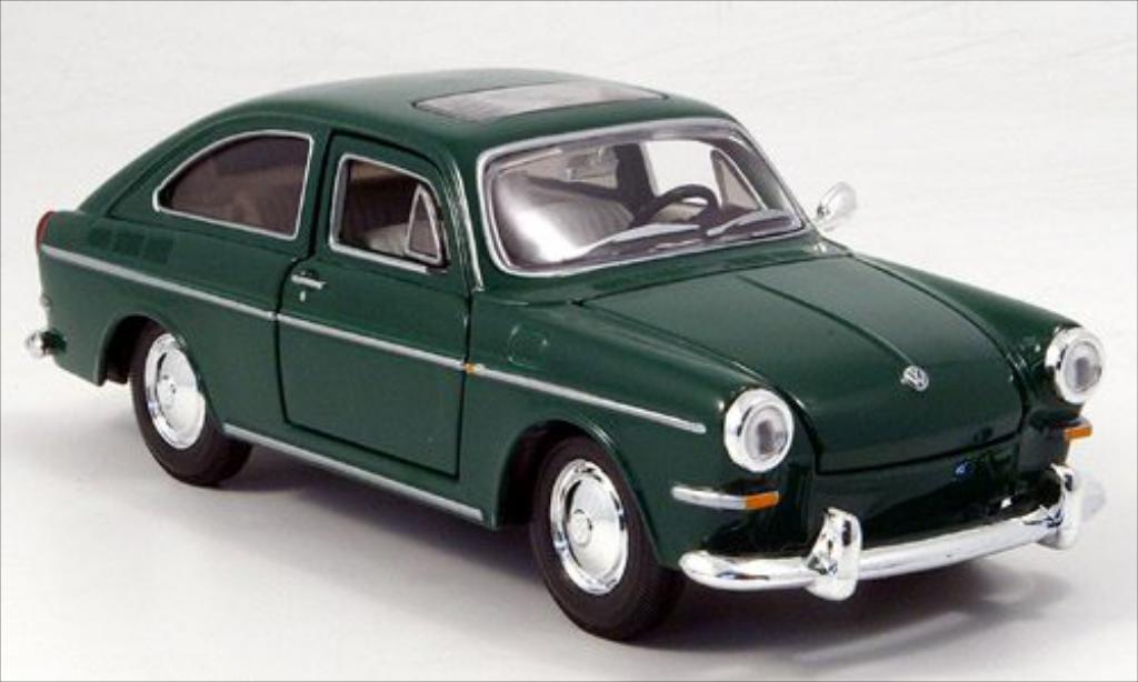 Volkswagen 1600 1/24 Maisto Fastback grun miniature