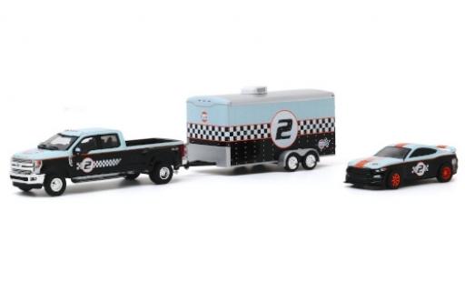 Ford F-350 1/64 Greenlight Lariat Gulf 2019 avec Remorque porte-voiture et Shelby GT350R No.2 diecast model cars