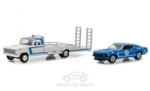 Ford F-350 1/64 Greenlight Ramp Truck bleue/blanche 1969 mit 1969 Mustang Boss miniature