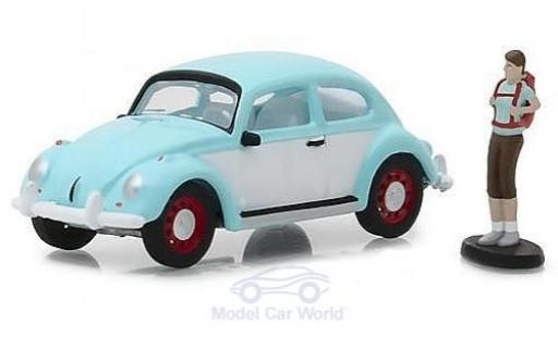 Volkswagen Beetle 1/64 Greenlight hellbleue/blanche mit einer männlichen Figur miniature