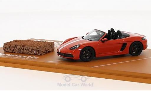 Porsche Boxster 1/43 Spark 718 GTS orange/blanche 2018 Tennis Grand Prix mit einem Stück original Tennisboden miniature