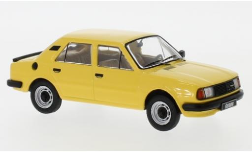 Skoda 120 1/43 IXO L jaune 1983 miniature