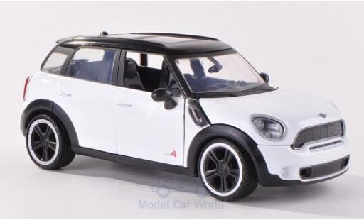 Mini Cooper 1/24 Motormax S Countryman white/black diecast model cars