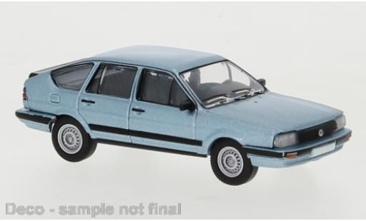 Volkswagen Passat 1/87 PCX87 B2 metallise bleu clair 1985 miniature