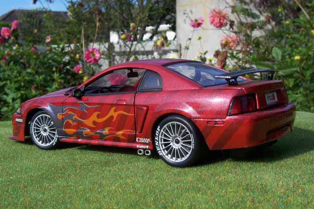 Ford Mustang 2000 1/18 Ut Models 2000 svt cobra fire snake