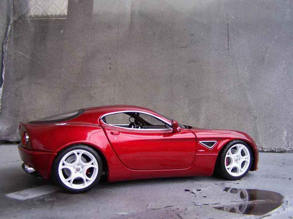 Alfa Romeo 8C Competizione 1/18 Welly Competizione rouge