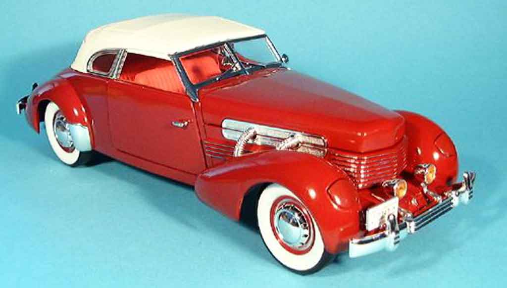 Cord 812 1/18 Signature supercharged rouge et capote blanche 1937