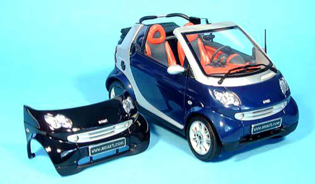 Smart Cabriolet 1/18 Kyosho bleu (bodypanel noire) miniature