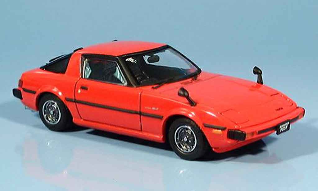 Mazda RX7 1982 1/43 Ebbro 1982 Savana GT rouge 1982 miniature