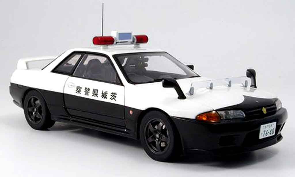 Nissan skyline r32 model car #3