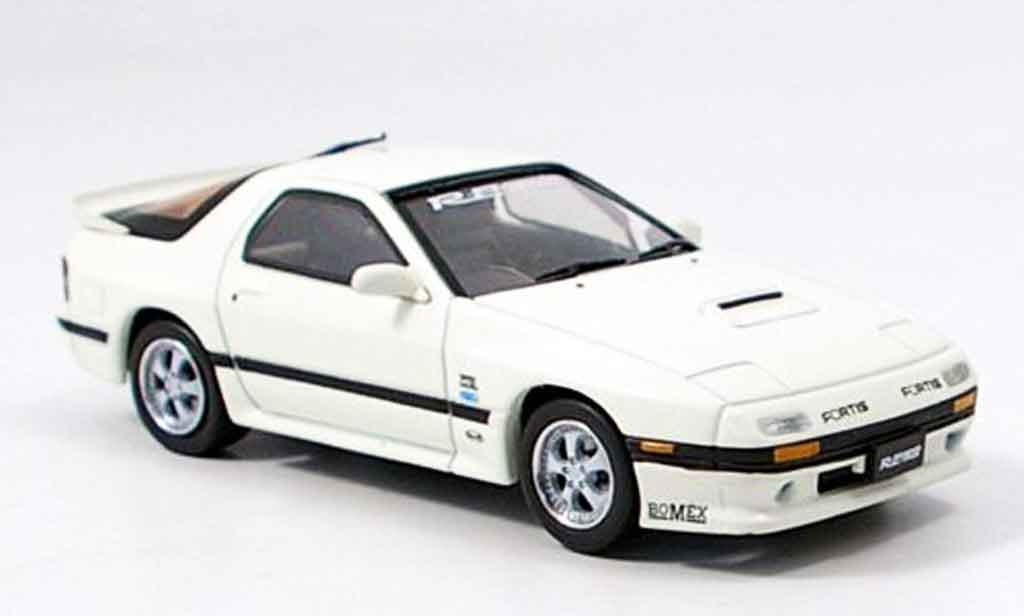 Mazda RX7 1985 1/43 Aoshima 1985 blanche miniature
