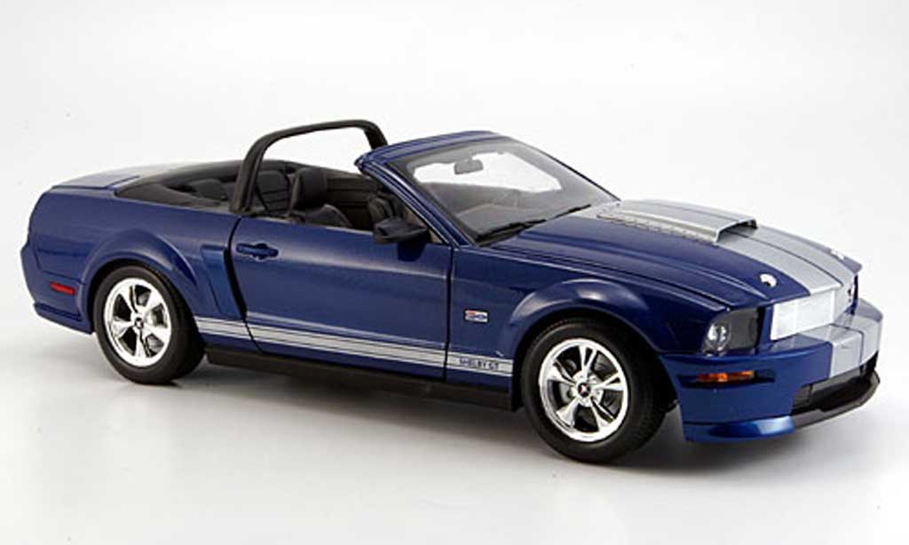 Shelby GT 1/18 Shelby Collectibles convertible bleu bandes grises 2008 miniature
