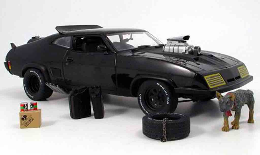 Mad Max ROAD WARRIOR INTERCEPTOR 1/18 Autoart 2 (ford falcon xb gt) noir 1973 miniature