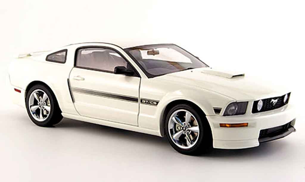 Ford Mustang GT 1/18 Autoart california special blanche 2007 miniature