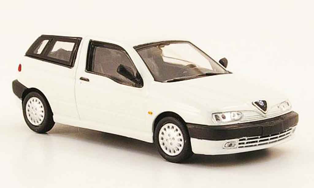 Alfa Romeo 145 1/43 Pego blanche 1995 miniature