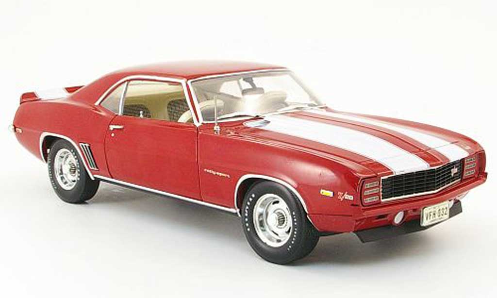 Chevrolet Camaro Z28 1/18 Highway 61 rs rouge/blanche 1969 miniature