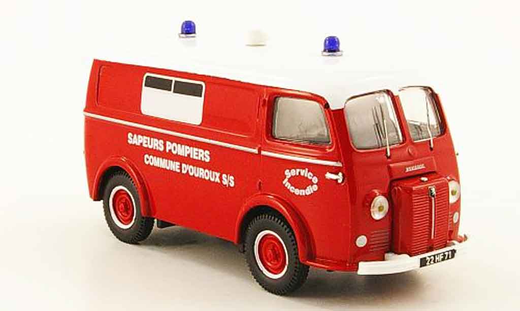 Peugeot D3A 1/43 Heritage ambulance pompiers commune d'ouroux ktw miniature