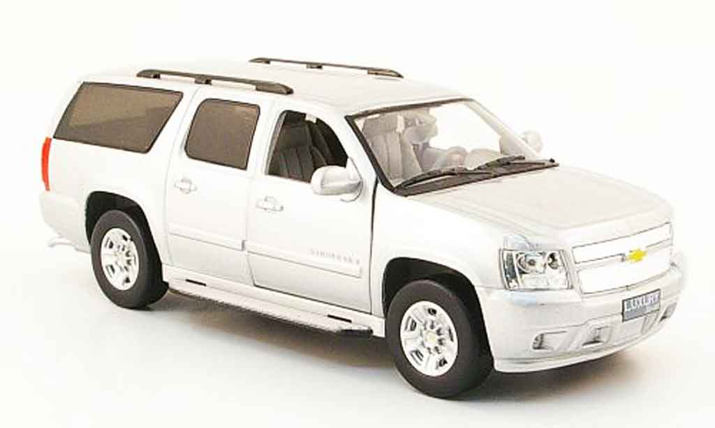 Chevrolet Suburban 1/43 Luxury Die Cast grise metallisee 2009 2010 miniature