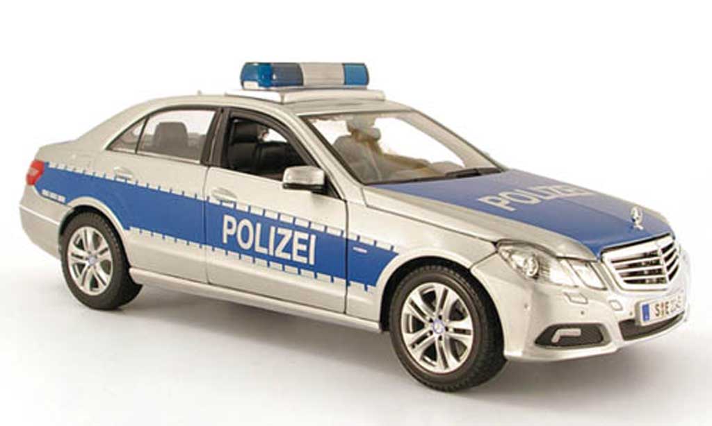 Mercedes Classe E 1/18 Maisto limousine (w 212) police (d) 2009