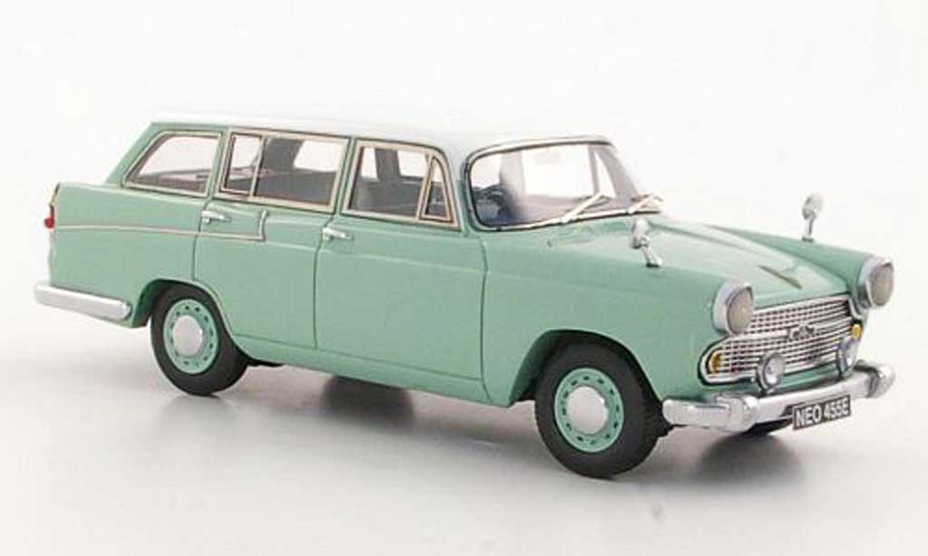 Austin A60 1/43 Neo Cambridge Countryman gris-vert/blanche RHD 1966 miniature