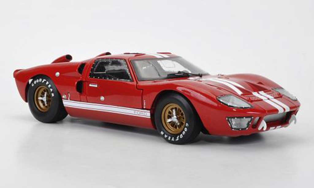Ford GT40 1/18 Shelby Collectibles GT 40 MkII rouge/blanche 1966 miniature