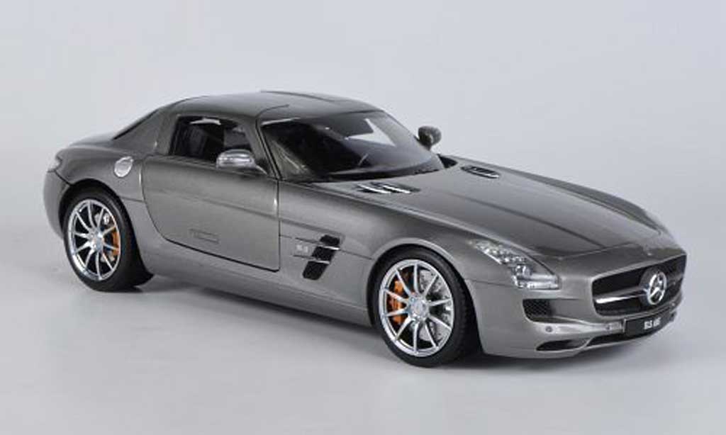 Mercedes SLS 1/18 Welly coupe AMG (C197) grise miniature