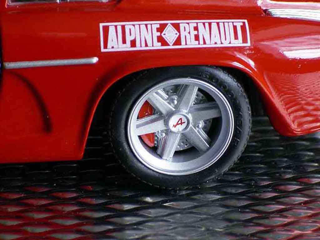 Alpine A110 1/18 Maisto 1600s rouge