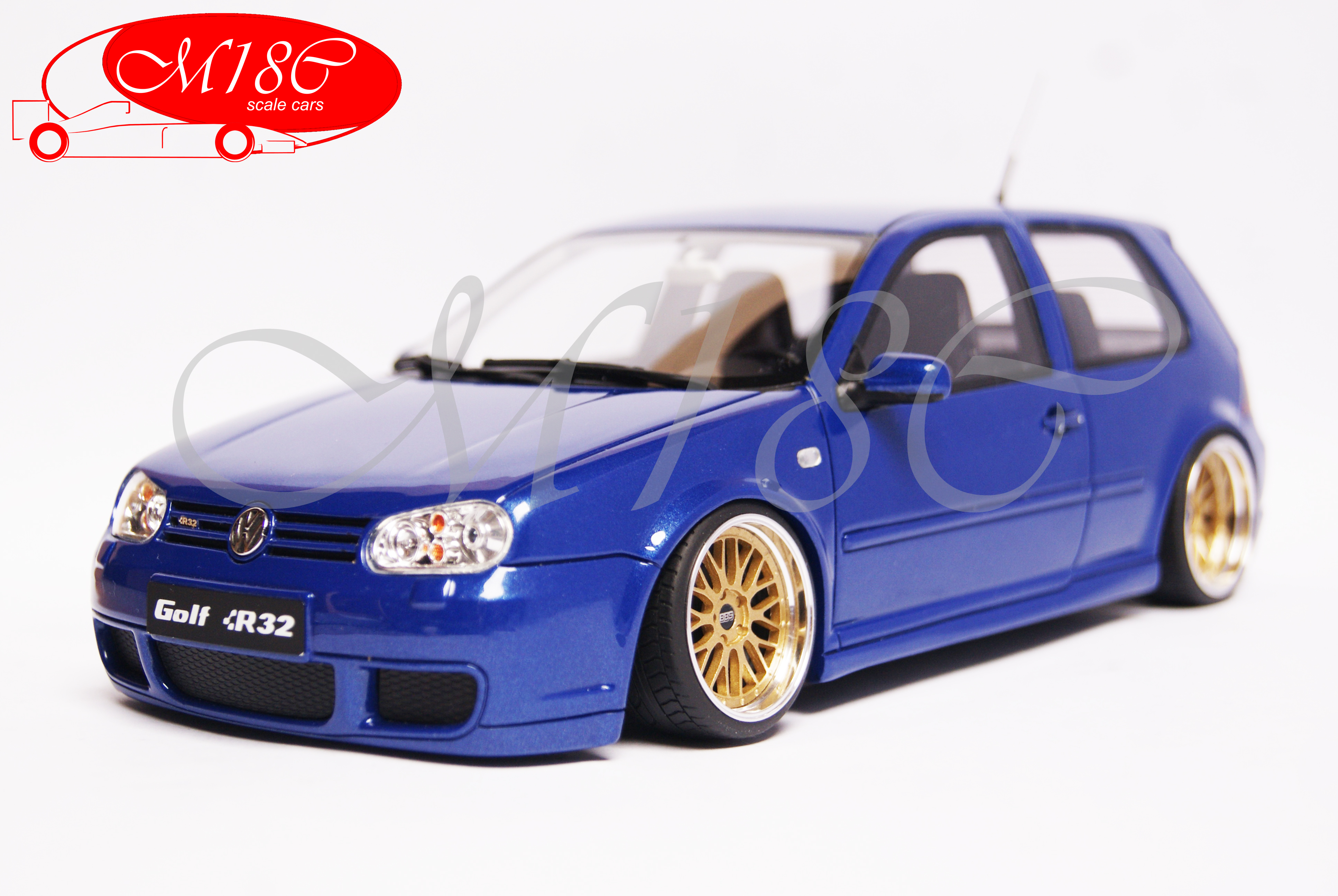 Volkswagen Golf IV R32 1/18 Ottomobile IV R32 bleu jantes BBS 19 pouces bords larges tuning modellino in miniatura