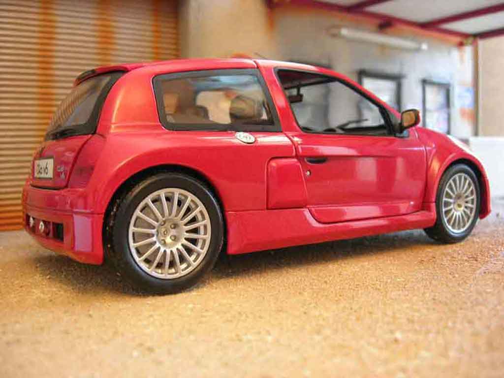 Renault Clio V6 1/18 Universal Hobbies V6 red