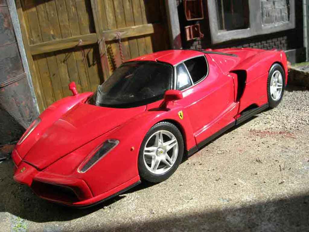 Ferrari Enzo 1/18 Hot Wheels rouge