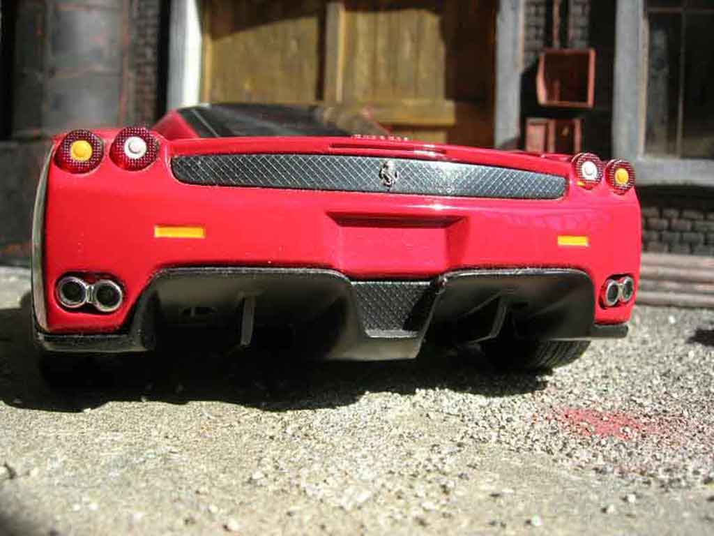 Ferrari Enzo 1/18 Hot Wheels rouge