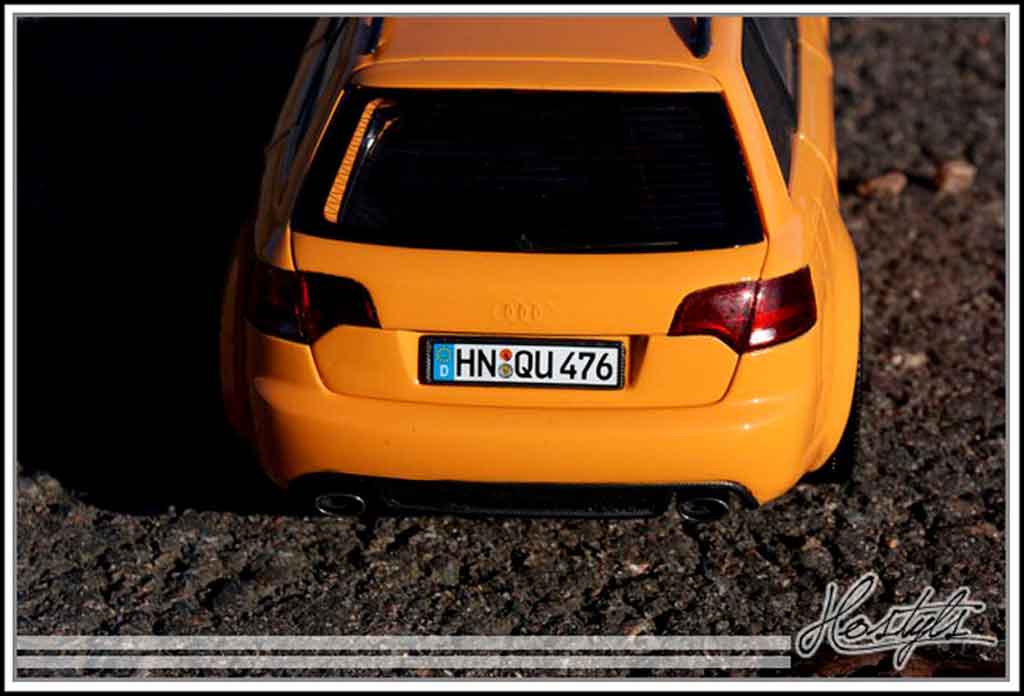 Audi RS4 1/18 Minichamps avant orange papaye