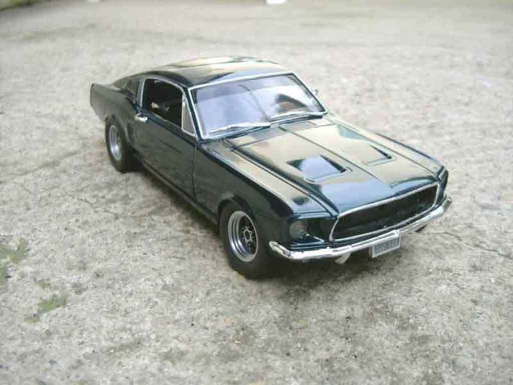 Ford Mustang Bullit Mc Queen 1/18 Johnny Lightning Bullit Mc Queen gt replique 1967 tuning modellino in miniatura