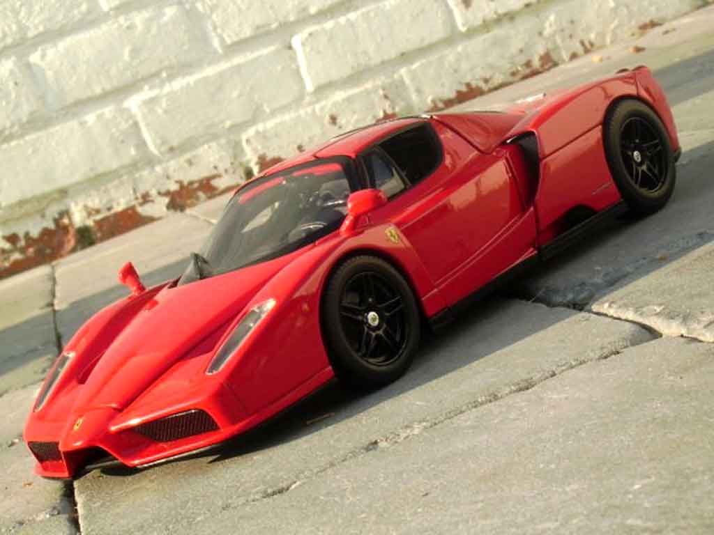 Ferrari Enzo 1/18 Hot Wheels red jantes blacks
