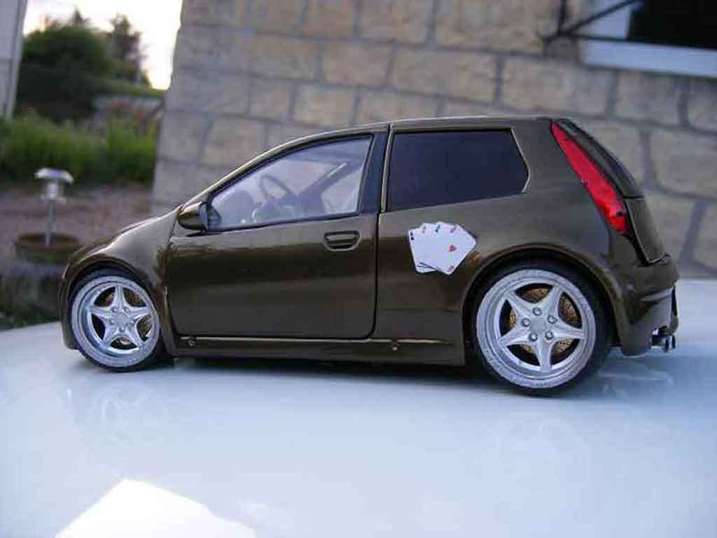 Fiat Punto 1/18 Ricko gt tuning modellino in miniatura
