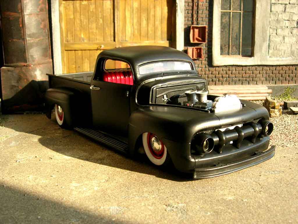 Ford F-100 1/18 Welly F 100 pick up 1951 devil spirit tuning modellautos